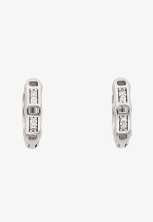 Pari pieniä hopeisia rengaskorvakoruja, joissa on kirkkaat jalokivet ja suorakaiteen muotoiset leikkauskuviot.