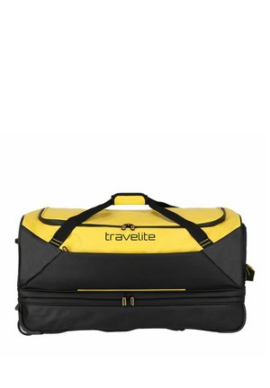 Sac de sport noir avec des accents jaunes vifs, doté de zips, d'une poignée et d'un logo. Fabriqué en matériau durable, conçu pour un transport facile.