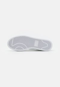 EA7 Emporio Armani UNISEX - Sapatilhas - white/racing red