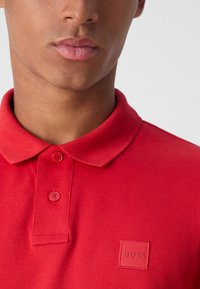 BOSS PASSENGER - Polo marškinėliai - medium red