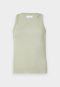 Haut sans manches vert clair côtelé avec un col rond. Présente une texture lisse et une coupe ajustée, idéal pour le superposition ou une tenue décontractée.