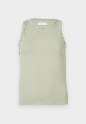 Jasnozielony, prążkowany top bez rękawów z okrągłym dekoltem. Charakteryzuje się gładką fakturą i dopasowanym krojem, odpowiedni do noszenia warstwowego lub na co dzień.
