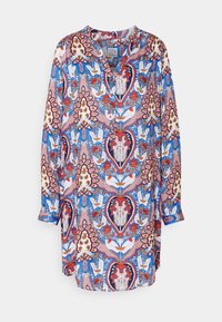 Pitkähiha tunika, jossa sinisiä, vaaleanpunaisia ja punaisia kukka- ja paisley-kuvioita, napillinen kaulus ja väljä istuvuus, roikkuu valkoista taustaa vasten.