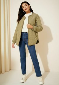 Friends Like These REGULAR FIT - Lengva striukė - khaki green