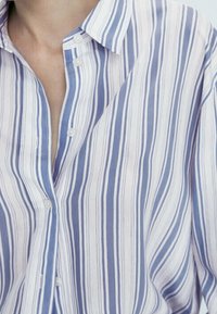 Massimo Dutti Camicia - light blue