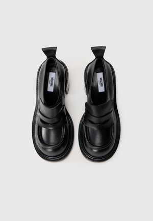Escarpins Noirs Cloutés Moschino - Taille 36 1/2 (US 6) - Talons Hauts Style Pin-up