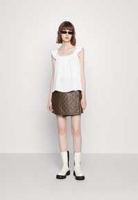 Pieces PCLELOU - Blusa - bright white