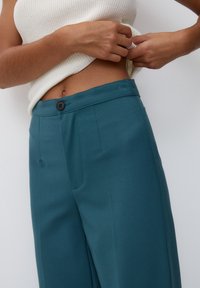 PULL&BEAR Stoffhose - evergreen