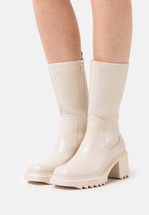 NA-KD, Bottes à plateau - off-white