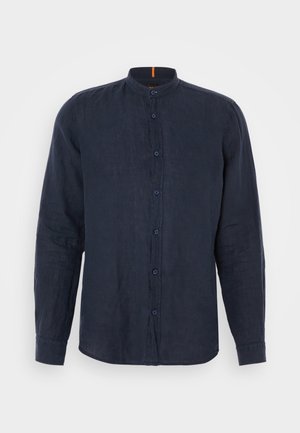 Marineblaue Langarmbluse aus Leinen mit Stehkragen, Knopfverschluss und einer weichen Textur ohne Muster oder Verzierungen.