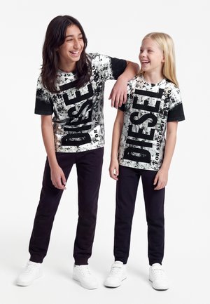 Diesel, TABOXTAR OVER UNISEX - T-shirt imprimé - nero