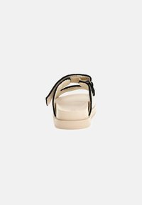 Guess Natikači - creme