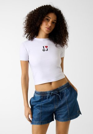 Guess Jeans CROPPED T-SHIRT - T-Shirt print - weiß