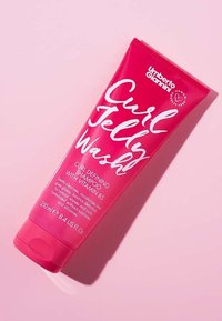 Umberto Giannini UMBERTO GIANNINI CURL HAIR CARE GIFT SET - SHAMPOO, MOUSSE & LEA - Hair set - roze