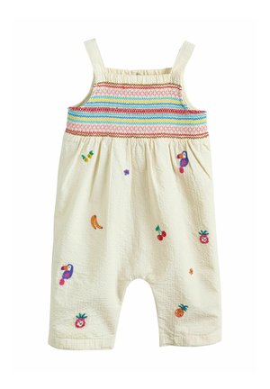 Krémový overal pre batoľa s viacfarebným vyšívaným vrchným dielom a vyšívanými ovocnými a vtáčími motívmi roztrúsenými po nohaviciach a trupe.