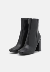 Steve Madden Korolliset nilkkurit - black