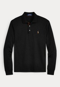 Czarna koszulka polo z długim rękawem, dwoma guzikami, kołnierzykiem i małym, haftowanym logo gracza polo na lewym ramieniu.