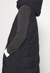 YAS Vesta - black