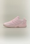 UBERSONIC UNISEX - Тенис обувки за всякакви повърхности - distilled pink/white