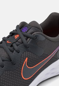 Nike Performance NIKE REVOLUTION 6 - Scarpe da corsa su strada - anthracite/rush orange/white/psychic purple
