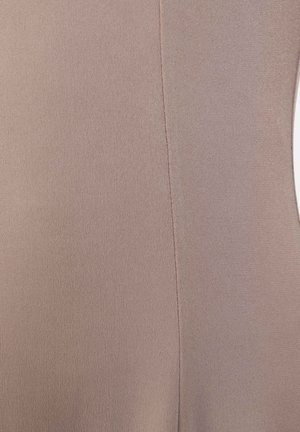 Vaalea beige kangas, jossa on sileä rakenne, hienovarainen kiilto ja pystysuuntainen sauman yksityiskohta. Ei näkyviä kuvioita tai metalliosia.