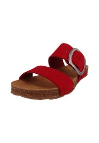Sandale en daim rouge avec deux larges brides et une boucle en argent. Semelle en liège texturée et léger talon pour le confort.