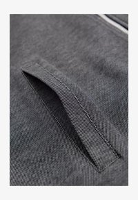 Ei valittu, black