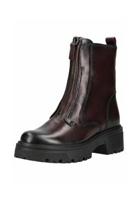 Botines de cuero burdeos oscuros con cremallera lateral, textura suave, suela de goma negra gruesa y detalles de costura mínimos.