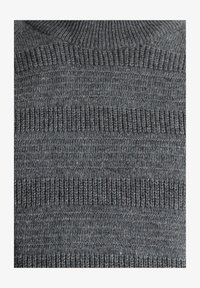 Niewybrane, medium smoke