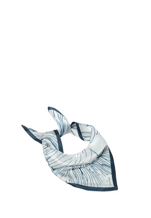 Foulard en soie blanc avec des motifs abstraits en lignes bleu marine et une bordure bleu marine, noué lâchement en un nœud.