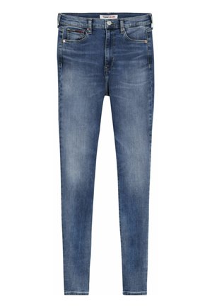 Jeans ajustados en denim azul medio con un acabado desgastado. Cuenta con cinco bolsillos, trabillas para el cinturón y un cierre de botón.