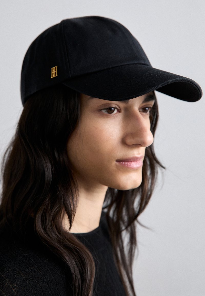 By Malene Birger Caps - black