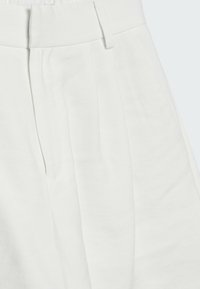 Stradivarius Short - off-white