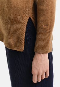 GANT Stickad tröja - brown