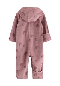 Rosa Fleece-Strampler mit Kapuze, der ein dezentes Igelmuster aufweist. Lange Ärmel und umgeschlagene Bündchen für eine lässige Passform. Weicher Stoff.