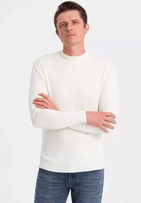 HALF TURTLENECK - Stickad tröja - cream
