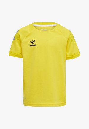 Gul atletisk shirt lavet af åndbart stof. Har en rund halsudskæring, korte ærmer og et subtilt tekstureret mønster. Hummel-logo på brystet.