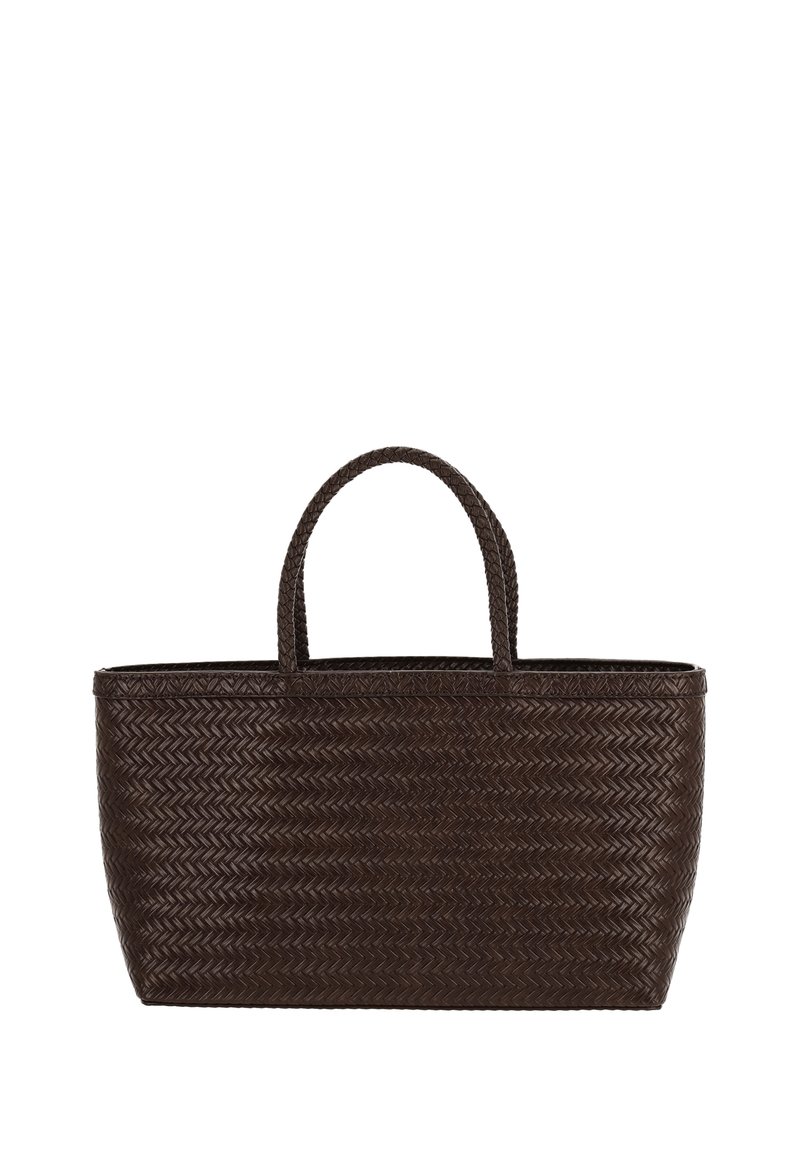 Bruine gevlochten draagtas met twee handvatten, rechthoekige vorm, gestructureerd patroon en open bovenkant. Duurzaam materiaal versterkt de algehele structuur.