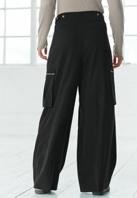 Next Cargobukser - black