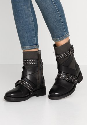 Botines camperos - black