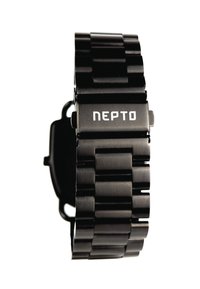 Sort metalur ure med en struktureret rem, der har en rektangulær kasse og en spænde indgraveret med "NEPTO." Minimalistisk design.