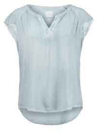 Vaaleansininen lyhythihainen paita, jossa on V-pääntie, pitsikoristeet hartioilla, rento istuvuus ja pyöreä helma. Pehmeä materiaali.