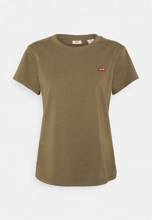 Oliwkowa bawełniana koszulka z krótkim rękawem, okrągłym dekoltem i małym czerwonym logiem Levi's na lewej piersi. Gładka tekstura, luźny krój.