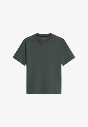 Donkergroene T-shirt met korte mouwen en ronde hals, ribgebreide kraag, effen ontwerp en een merklabel van Marc O'Polo aan de binnenkant van de hals.