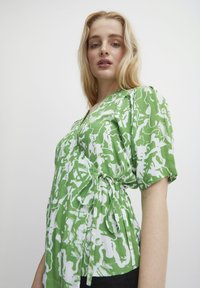 ICHI IHREGINE SS - Blůza - greenbriar