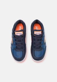 Joma TOPFLEX JR INDOOR UNISEX - Inomhusfotbollsskor - navy/orange