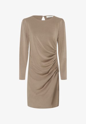 Beige pitkähihaine mekko, jossa on pyöreä pääntie ja avainloukku takana. Sivuilla on kerroksia tekstuuria varten ja se on vartalonmyötäinen.