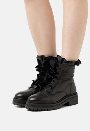 PRETTY - Veterboots - black