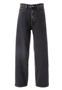 Tummanharmaat farkut, joissa on leveä suora lahje, viisi taskua, vaaleat tikkauslangat ja nappikiinnitys vyötäröllä.