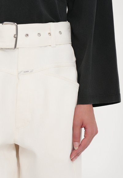 CLOSED - Wide leg